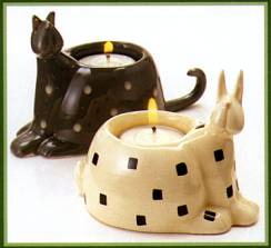 ww9017 Reclining cat tea lights, white with squares, black with dots