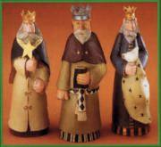 WW2409 Three crowned wisemen carry a star, a book and a hen